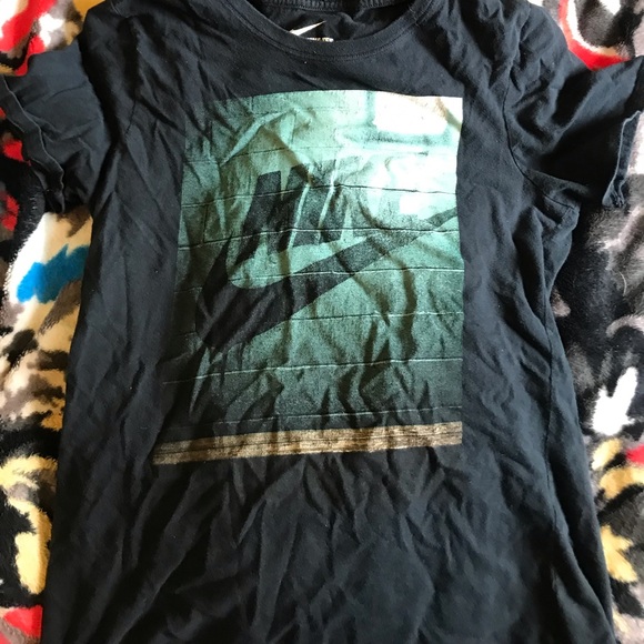 Nike Graphic tee - Picture 1 of 3
